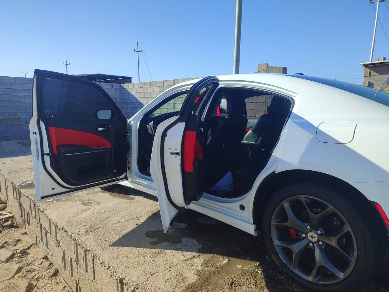 السلام عليكم جارجر للبيع موديل 17 سياره كفاله عامه ماشيه 68حقيقي مكان السياره بصره القرنه ***********
