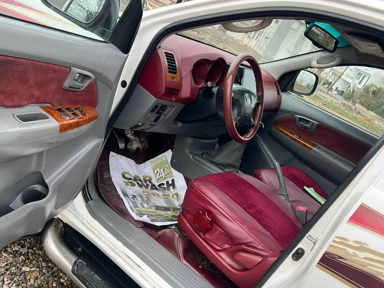 مە رزيه ٢٠٠٨ سعودى ده ره چه يه ك 
(***********)
سه ياره كه بۆياخى نييه سارد و پارچه كرانه وه ى نييه 

گيرو مه كينه ى به شه رت سه وت و سه رف و بوخارى نييه

پيش و دواى تازه داگيراوه چوار تايه ى لۆکى له ژيره يه ك دينار مه سره فى نييه 

ژينگه و سه نه وى تازه يه به ناوى خۆمانه ون يه ته حويل وه كاله به شه رت 

سعرى ١٦٩$ معامه له له سليمانيم      *********** السليمانية, العراق
