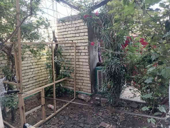 المساحة: 150  متر |  بناء حديث طابقين الموقع: جسر ديالى القديم – حي الحكيم ،  جميع الخدمات 

تفاصيل البيت: كاشي وسراميك بلكامل لطابق الأرضي: غرفتين ، صالة ومطبخ وستقبال ، طرمة، حمام، منورين الطابق الثاني:  ثلاث غرف، و حمام، وصاله كبيره سطح واسع

كافة الخدمات متوفرة: كهرباء، ماء، تبليط، أسواق ومدارس قريبة

 البيت متعوب عليه وسعره مناسب جداً 135 مليون قفل 

رقم الهاتف ***********

(رجاءً الشراي فقط يتصل ال موشراي لا يتعبني ، التفاصيل كلها مذكوره
