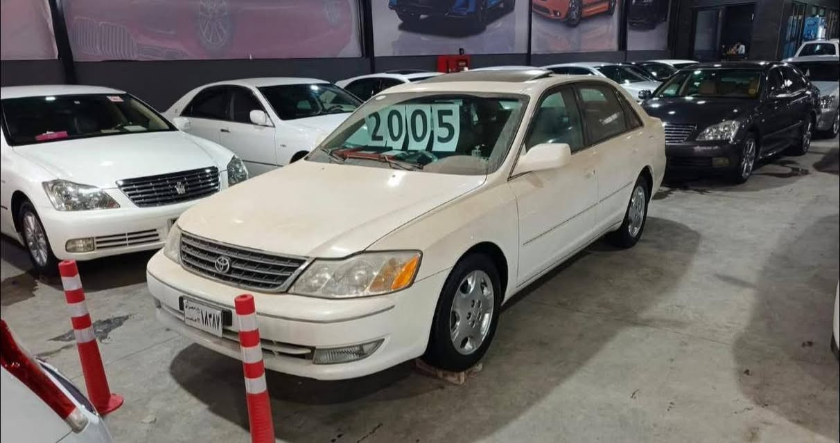 ئەڤەلۆن ٢٠٠٥
فول فول مواسەفات جلدو سڵاید ئاوێنە کارەبای  ....هتد
سەیارەکە ...٨٦٫کم هەقیقی ڕۆشتوە 
لۆک لۆکە سەیارەکە ساغە
بۆیاخی عێراقی نییە ٣ پارچەی پەمپی ئەورووپایە 
بێ چاڵ بێ شوخت 
گێڕو مەکینەی شەریکە برغۆی نەکراوەتەوە سپێری شەریکەی دانەگیراوە
سعری ١١٠ گەڵایە
هی من نییە ئەوە ڕەقەمی خاوەنی 
*********** السليمانية, العراق
