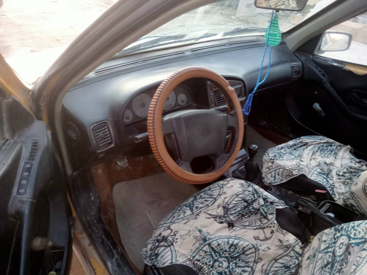 السلام عليكم بيجو باص للبيع موديل 11 سياره حلوه مكينه بيها بخار مكان النجف السعر 18 تحويل مكان النجف     ***********
