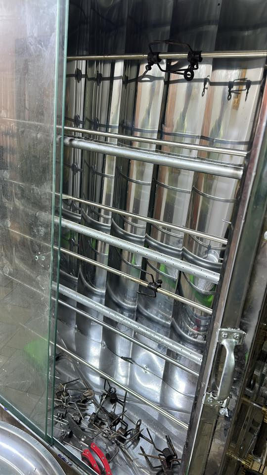 شواية مال دجاج سوري ٦ شياش
مع ميز وصينية ومنظم غاز مستخدمه يوم واحد فقط 
المكان كربلاء 

*********** 
***********
