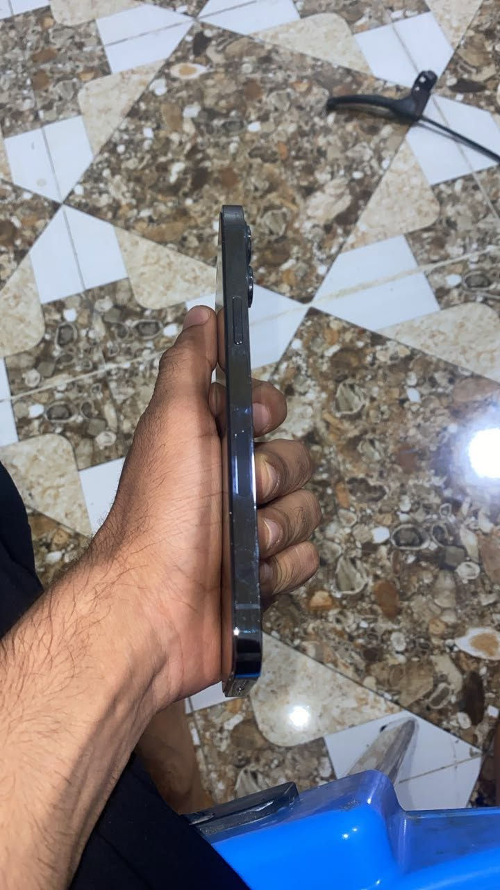 ايفون 12 برو ماكس جهاز ماكيدا بي آي قطعه 
بس بطاريته معلايه ٩٢٪؜
ذاكرته ٢٥٦
لون اسود ويا كارتونته 
مكاني ابو الخصيب حمدان الشراي يتفضل خاص 
***********واتساب 
سعره ٤٠٠
