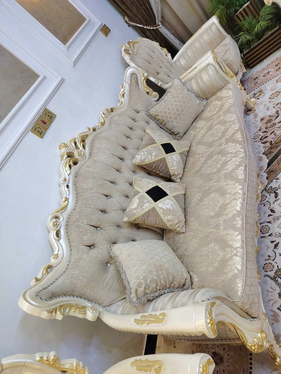 تخم زان ملكي تركي كلش نضيف 10 مقاعد مع طبله وسطيه العنوان مدينه الصدر للاستفسار خاص او الاتصال على الرقم ***********
