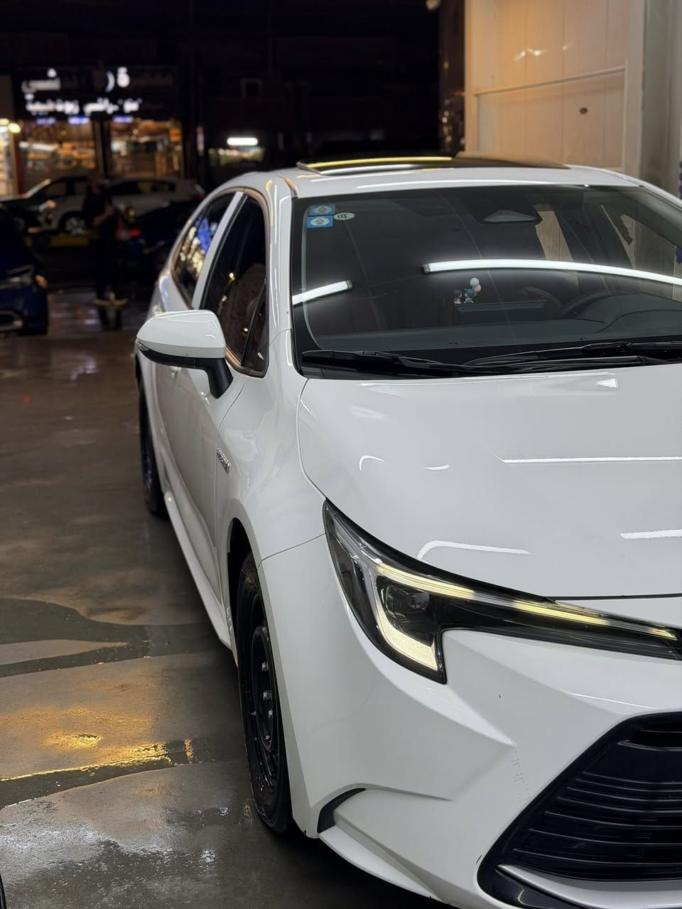 كورلا هايبرد العلامة الزركه
الشكل الامريكي 

فول مواصفات داخل احمر كشن كهرباء 

ماشيه 29 مكفوله عده pdr قليل كلش بالباب ممبين ابد

مكان السيارة: السيدية 
السعر : 142 بيهة مجال

بي وانساب : ***********
