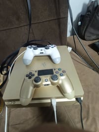 بلي 4سلم لك ستيكر نص تيرة وياه يدات ثنين وحدة اصلي وحدة تجاري 3اقراص  ...