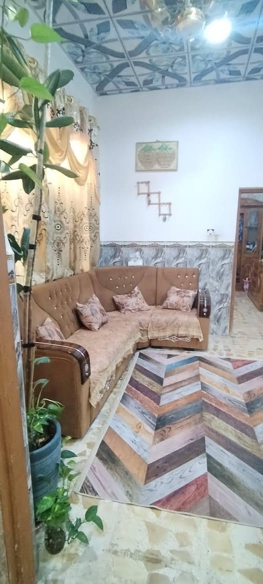 بيت 100 م اساس وسقف صب 
رباط كونكريت فوك البيبان والشبابيك 
سقوف ثانوية . كاشي . سيراميك 
شارع المطار القديم قرب مدارس افاق العلم وحسينية سيد حاكم *********** النجف, العراق
