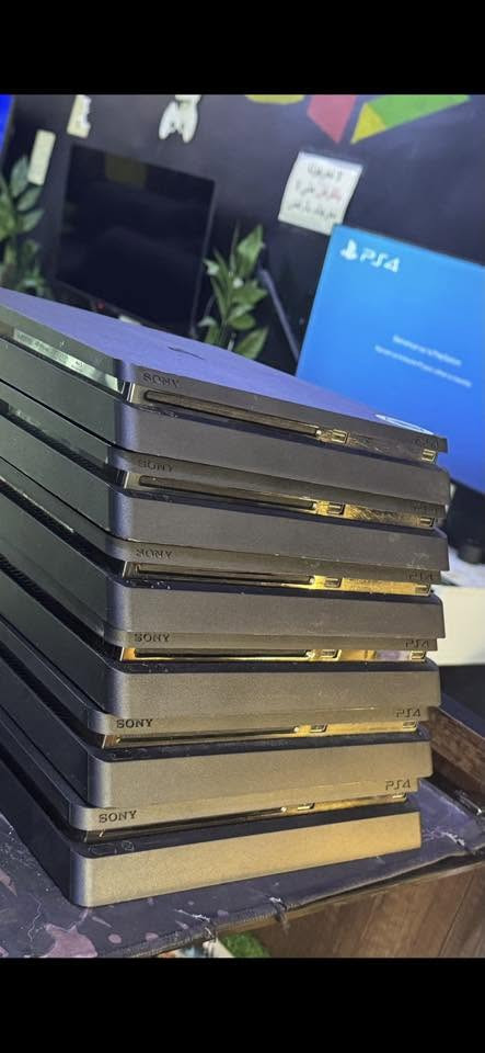 Disponible ps4 slim fat flashe 500gb 1tb 
Produit européen avec garantie 2 mois 
0780311270 livraison 🚚 69 wilaya


**إذا كنت صاحب هذا الإعلان وتريد حذفه لأي سبب، رجاءا أرسل رسالة إلى الدعم الفني**
