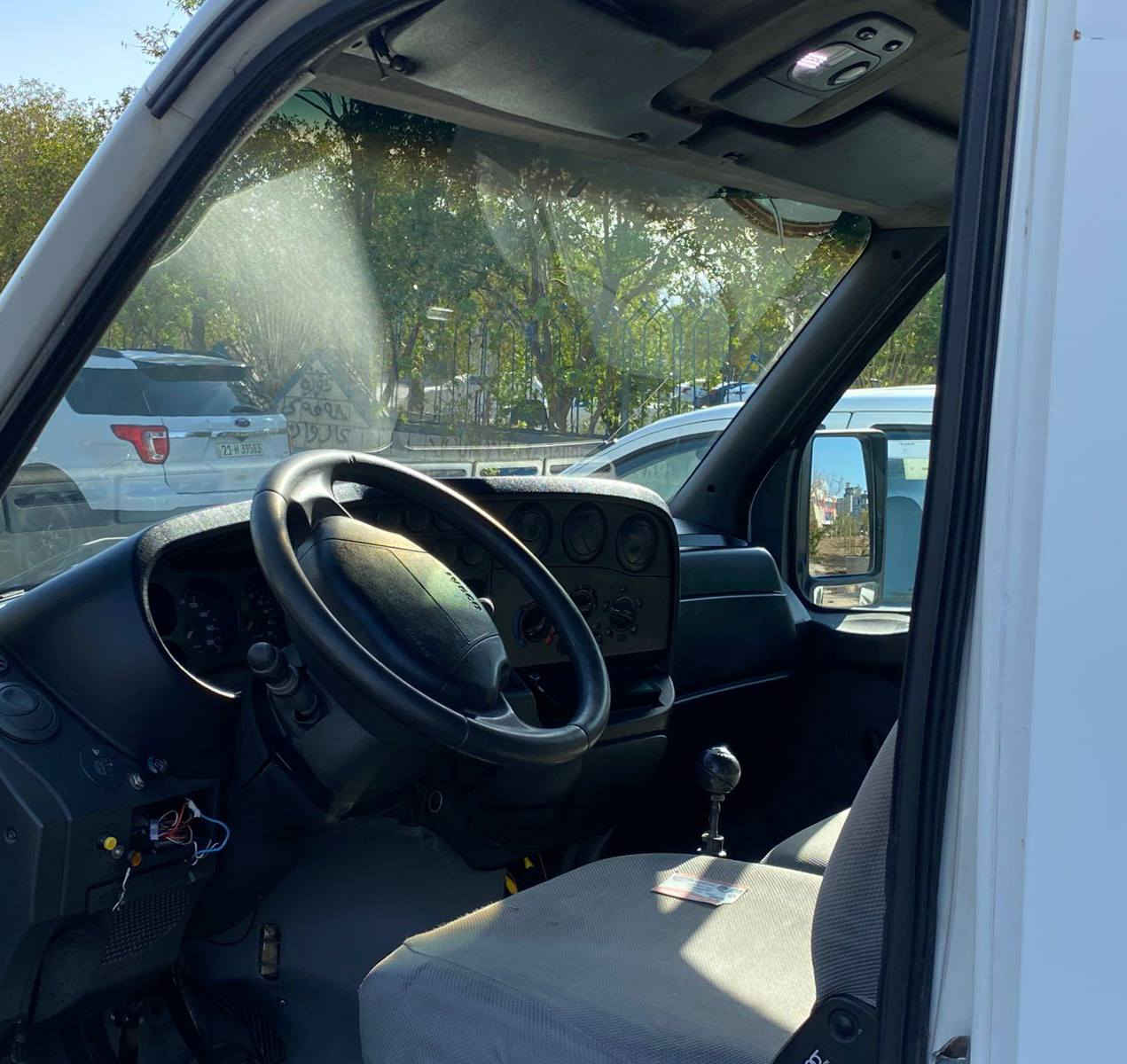 ئیڤیکۆ دایلی مۆدیل 2006
گێرو ماکینەی ١٠٤
 ئۆتۆیال ٤ بتسۆنی
 پەمپو نۆزڵ سوپەری ٧ گێڕە 
سەیارەکە ڕەقەموو سەنەوی تازەیە تا ٢٠٣٠ 

سعر لە کۆمێنت داوابکە ڕاستەخۆ بۆت دیت 📩 

بۆیاخی نیەو کامل تەعمیرە 
بۆدی دواوەی ٤.٥ م درێژە ١٩٥ سانتیم بەرزە ١٨٠ سانتیم پانە 

ژمارەی خاوەنی 
***********
