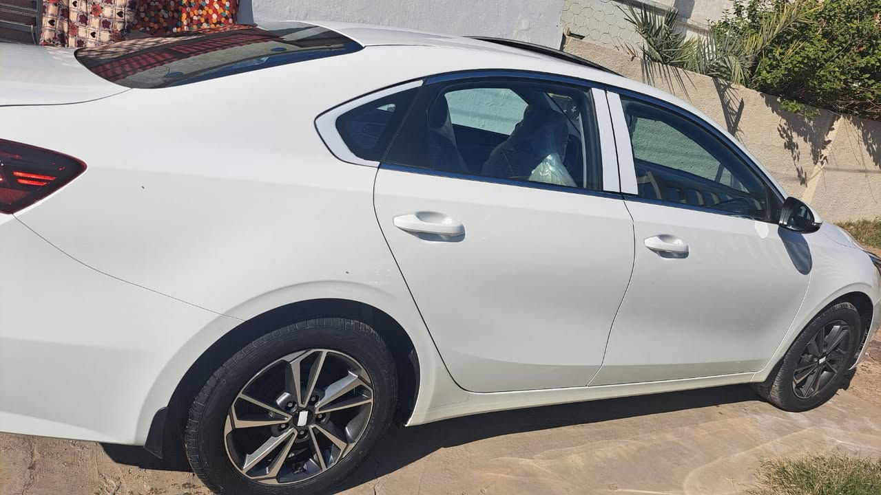 للبيع. كيا سيراتو
خليجي وكالة شركة الدولية 
موديل 2024 
فوول مواصفات 
محرك. 2000 دوش 
سلايت روف 
ويل كب 
تحكمات 
مري شفط 
كتلوكات شركة كاملة مع داخلة ضمان شركة دولية 
عداد 31 فقط 
بسيرة ولعدة كاملة على وضع شركة مانازلة 
مكفولة كفالة عامة صبغ تبديل بارد 
السعر. 18500$ قفل 🔐 من الاخير
العنوان بغدادالبياع 
لاستفسار ‭0787 574 2897‬
