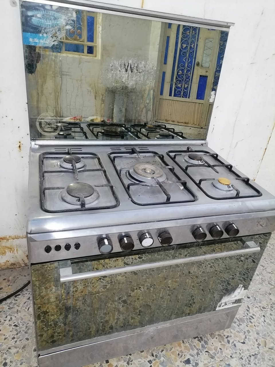 طباخ فريش نضيف كلش شرط الفحص للبيع سعره ١٦٠ وبي مجال اتصال هاتفي ***********

