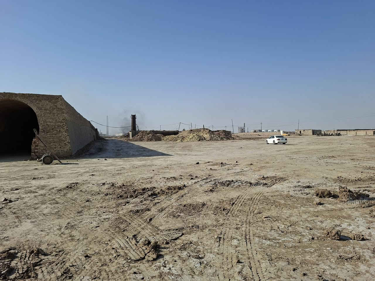 عمل طابوق للبيع العنوان الكوت مجمع الشويجة تفاصيل المعمل طول الفرن 21 خانة المعمل حاليا يعمل مساحة الارض 80 دونم حصة النفط 9 صهاريج باشهر متوفر كهرباء وطنية ويكون موقعة على الشارع العام 
لاستفسار الاتصال على الرقم 
***********
