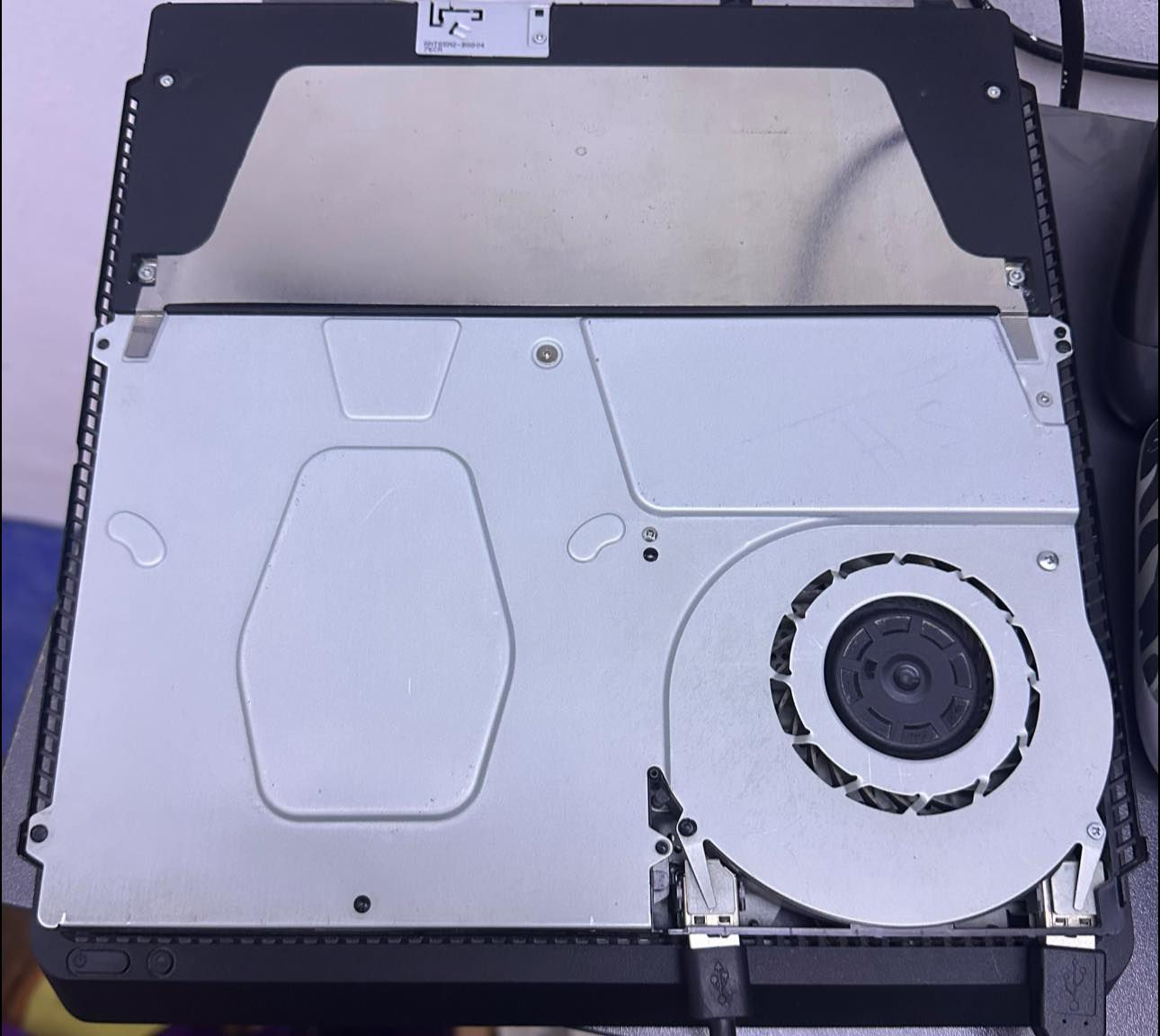 بلي 4 سلم اولاين هارد ٥٠٠ كلش نضيف لا مفتوح ولا مصلح كدام عينكم النظافة وبالعافية ع الياخذة  جهاز يجي غراض كاملة مع الكارتون 
سعر البلي مع قرصين فيفا وكلفديوتي و٤ جويستكات ٢٧٥ قفل 
٢٥٠ مع جويستكات
٢٢٥ مع جويستك واحد فقط 
انت حر بالاختيار بس الاسعار قفل من الاخير اجيتك شوف يا سعر اليعجبك وتدلل (ارجع واكرر بالعافية ع الياخذة لان متكلي هيج شي 
للاستفسار (***********) اتصال او واتساب
