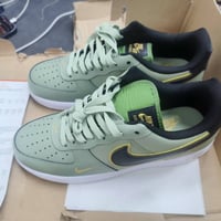 ملابس • توصيل