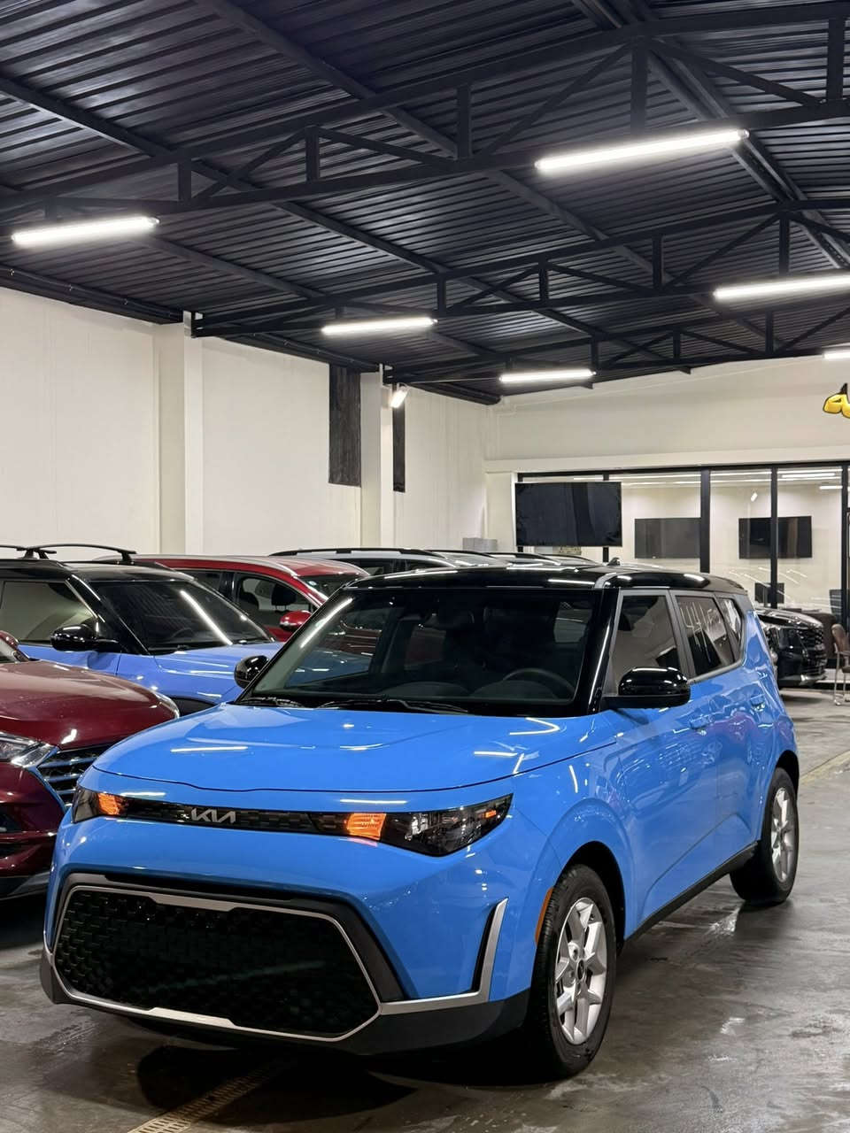 متوفر داخل صالة عرض شركة ( نجوم السواحل ) ✅
كيا صول 2025 S بدون رقم 
ماشيه 4000 فقط زيرووو 
حادث السياره كما موضح بالمنشور ( صبغ الباب + دور الجاملغ )
بجم مقفول بدون دواخل 
توكلر (  سمائي + اسود ) 
1-بصمه تشغيل+ تشغيل عن بعد 
2-شاشه كبيره 
3-كشن كهرباء 
4- رادارات 360 درجه 
5-كامرا خلفيه دواره 
6-تحديد مسار
7-قيادة ذاتيه 
8-أيقاف ذاتي 
9-مانع أنزلاق 
10- مود درايف ( متعدد القياده ) 
وباقي المواصفات المعروفه 
معروضه 165 بيه مجال بسيط 
للأستفسار أكثر زورونا الى موقع الشركة 
بابل-حي الطياره - قرب شركة آسياسيل ✅
او الأتصال ع الارقام التاليه 👇👇
*********** / علي الجبوري 
*********** / محمد الحميري
