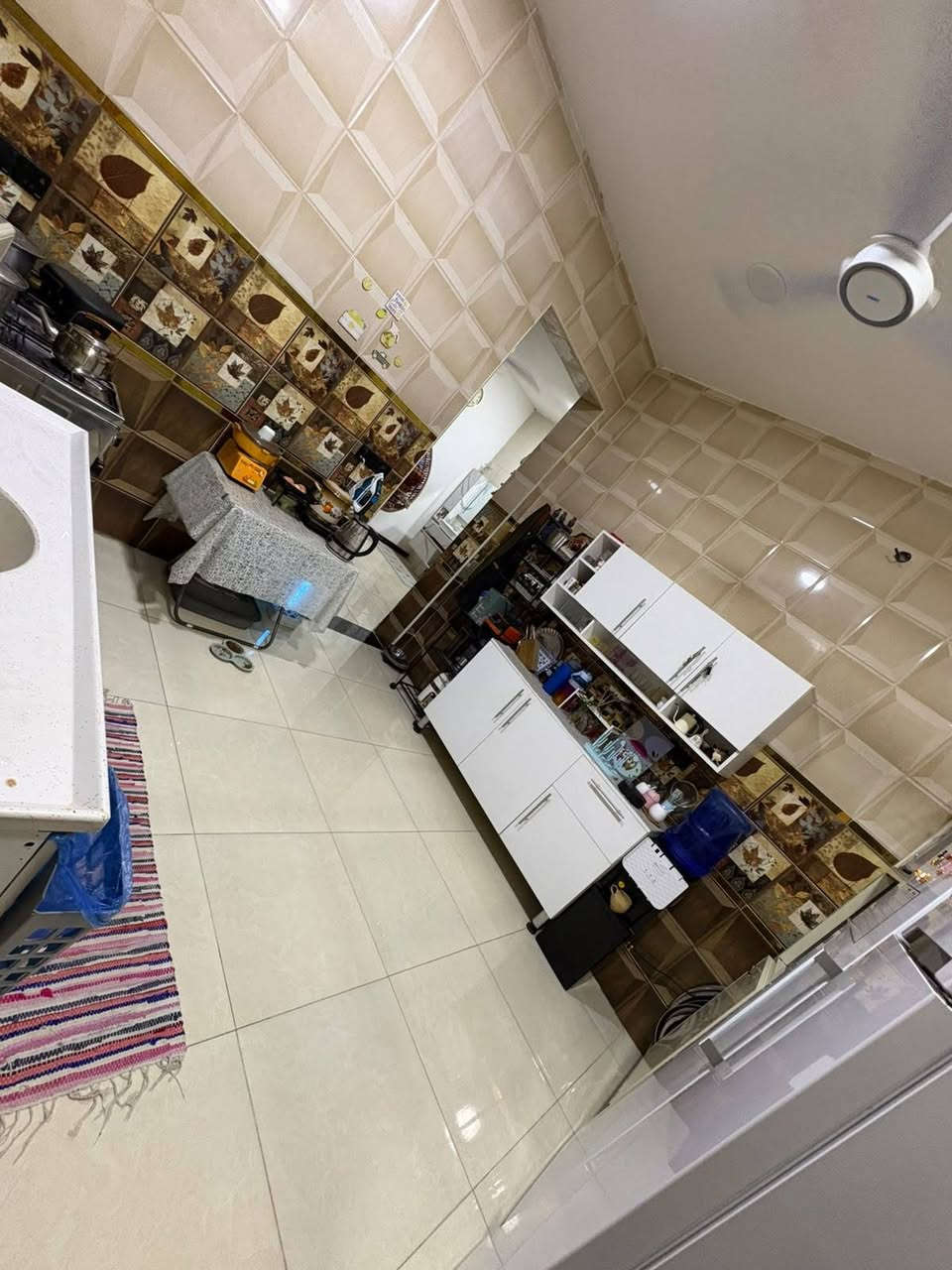 بيت للايجار ابو غريب الشهداء موقعه بصف ركن مساحة ١٥٠ بناء جديد صارله سنه طابقين الطابق الثاني مكامل بس مفصول بقاطع ممأثر عالارضي بي غرفة ومطبخ وحولي وصاله كبيرة تنقسم تصير غرفتين كبار السعر 350 قفل
التواصل واتساب ***********
