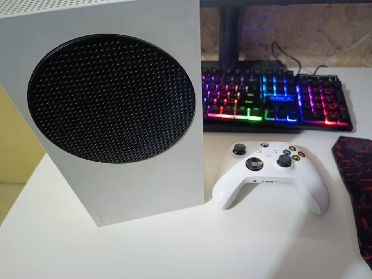 السلام عليكم
‏xbox series s مستعمل للبيع كامل ملحقات مع كارتونة و بطاريات شحن 
‏السعر قفل 330 الف موقعي البصرة وموجود توصيل 
‏للتواصل @kay1ir تلي


**إذا كنت صاحب هذا الإعلان وتريد حذفه لأي سبب، رجاءا أرسل رسالة إلى الدعم الفني**