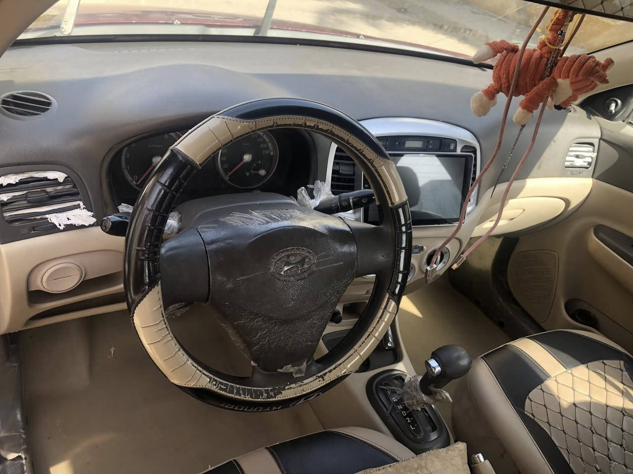 مرحبا 

اكسنت ٢٠٠٩ مكينه ١٤٠٠ بأسمي رقم انكليزي سياره معروفه ما احجي بتفاصيل ببلاديه اي تحوير مابيها 

طخات خفيفه شخوط وتجي شوف بعينك مكاني بغداد اليوسفيه 

***********6
