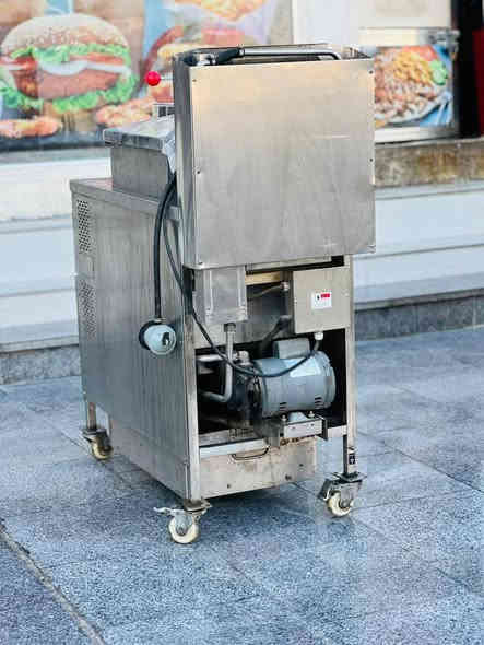 جدر كنتاكي ضغط للبيع 

كلشي بي شغال يرادله بس جداحه 
مكاني واسط العزيزيه 
سعره مليون و100 الف 

***********

موجود واتساب راسلني وبخدمتك
