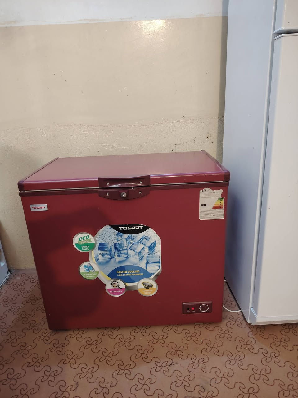 مرحبا عندي هاي المجمده للبيع اشتريت اكبر منها واريد ابيعها حجمها وسط شغاله على الفحص سعرها 165 وبيها مجال مكاني نجف شراي خاص او تصل عل خط ***********
