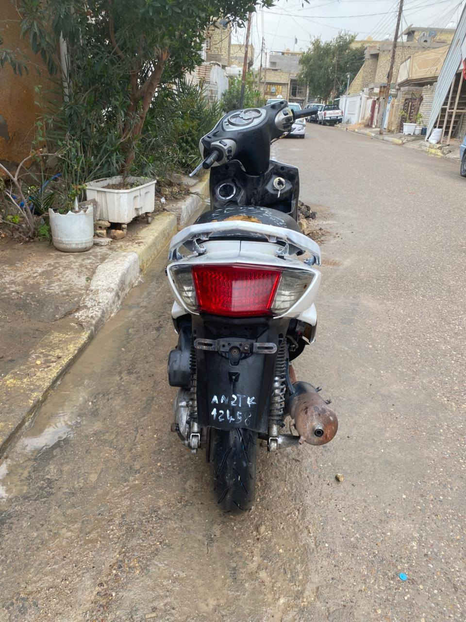 دراجة سكنس فحل نضيفة مامفتوحة بلادية 
السعر 500 وبيها مجال 
*********** متواجد فقط واتساب
