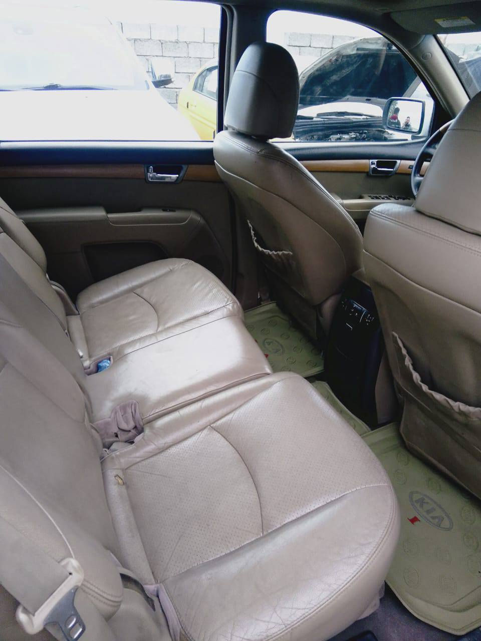 فول السيارة  دفع رباعي فول زراگات اسفل اللايت  مواصفات 2013 صبغ او طخة ما بيها محرك گير فول سنوية 2029 تحويل مع صاحبه الشرعي  
السعر 170 بيه مجال 
رقم هاتف: ***********
***********
