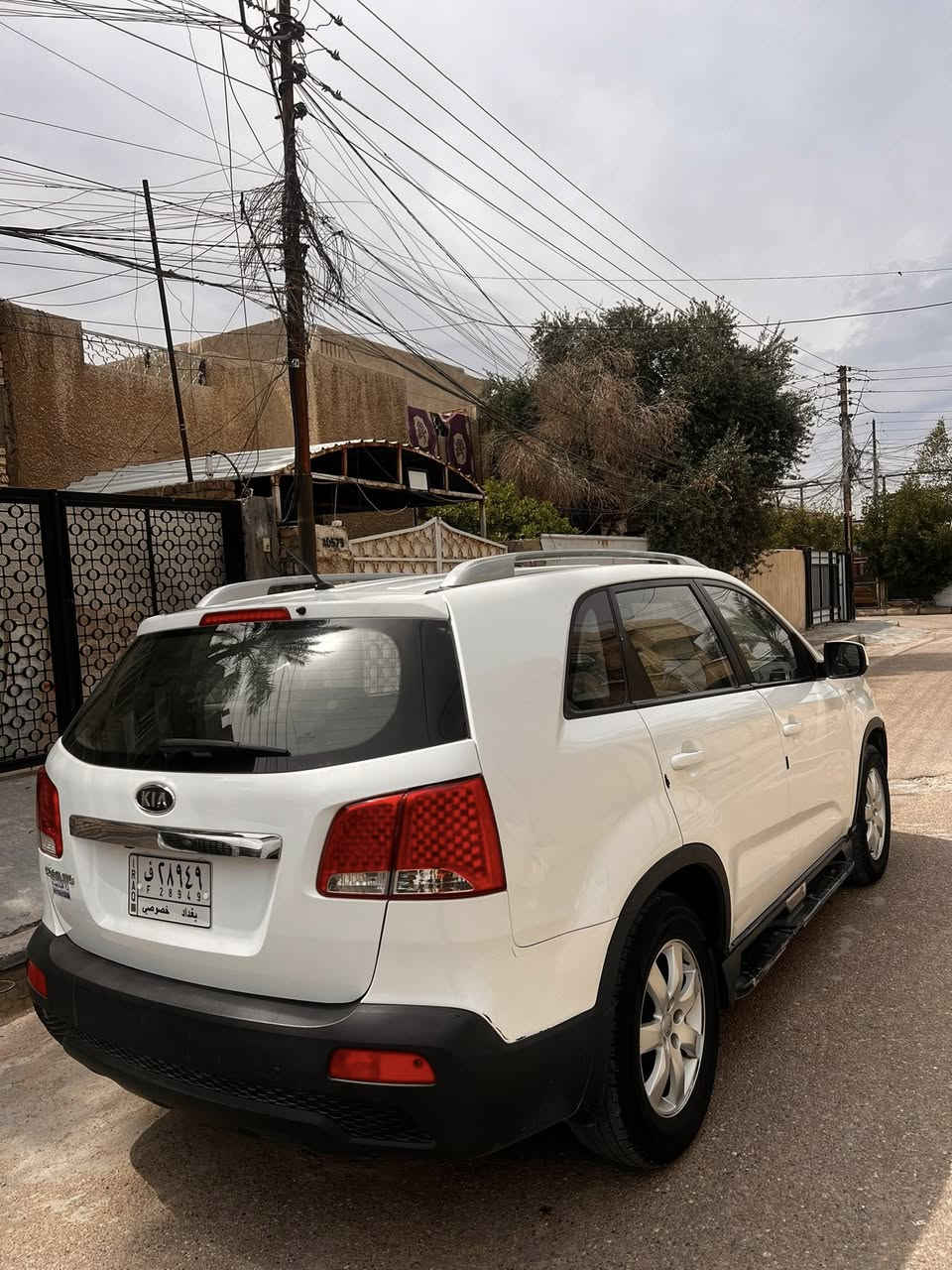 السلام عليكم 
سورنتو 2012 خليجي مكفولة من الصبغ 
مكينة 2400 دوش اربعة سلندر سبعة راكب السيارة من الشركة على ايد وحدة 
كلشش جديدة ماشية 109 الف حقيقي وين ميعجبك افحص  مكينة وكير بلاديات على وضع الشركة 
السيارة جاهزة من جميع النواحي قبل سبوع مسوي صدر خلفي امامي شغل درجة اولى 
السعر 143 
مكاني بغداد 
رقم الهاتف ***********
