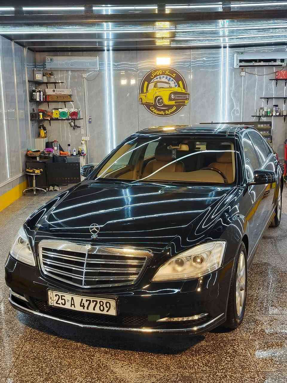 السلام عليكم مارسيدسS500 موديل2007 محدث 2013 خليجيه كفاله من حادث ومن صبغ مكينه وكير كفاله سياره جديده بمعنى الكلمة ماشيه 174 فول الفول 
مواصفاته 
لارج 
5بردات بيبان شفط 
جنطة شفط كهرباء
داخل بيجي 
كشنات 4 تدفئة وتبريد 
دبل ماوس شاشات خلفيه 
دبل جام 
بانوراما 
حساس خلفي أمامي وكاميرا خلفيه بلاديه 
ناضور ليلي 
لايت يفتر ويا الستيرن 
بلوتوث زرع 
تبريد ثلج ثلج كله جديد من الفريز للكمبريسر على أيدي 
تخم تاير جديد 
صدر خلفي امامي جديد 
سياره جديده مابيها مصرف تجي وتشوف بعينك 
سعرها 195 مكاني بغداد 
***********
***********
