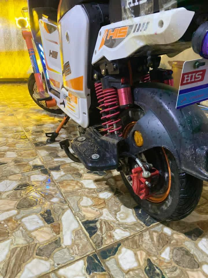 السلام عليكم موطور شحنH900 للبيع كلو بل شرط كهربائيات تايرات دبلات بريكات بطاريات كلو  شرط تشوف بعينك وتفحص للتواصل ***********والخاص مفتوح السعر بلاش 500 واذا شراي نتراهم
