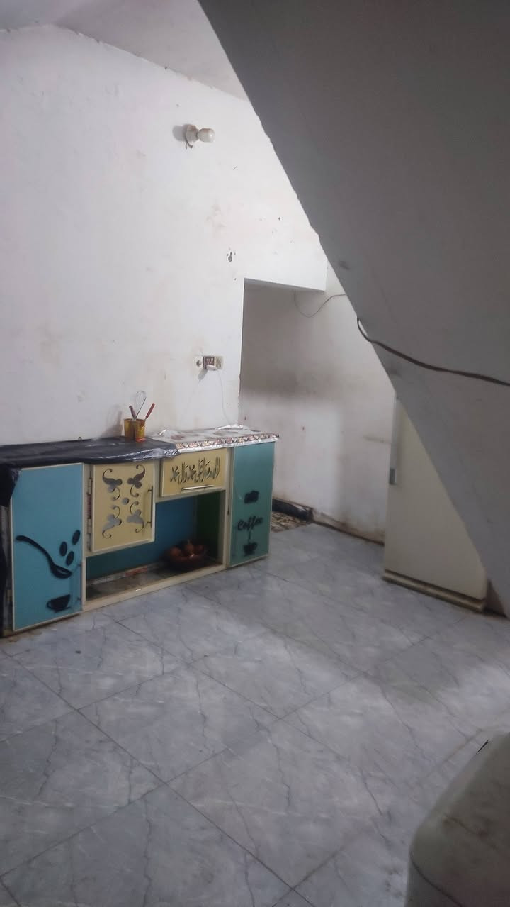 يعلن مكتب زين العابدين للعقار بيت 100متر واجه 5نزال20 يحتوي على صحيات خارج استقبال  صاله غرفه مطبخ صحيات داخل غرفه فوك للاستفسار الاتصال ***********
*********** او مراسلتنا على صفحة
