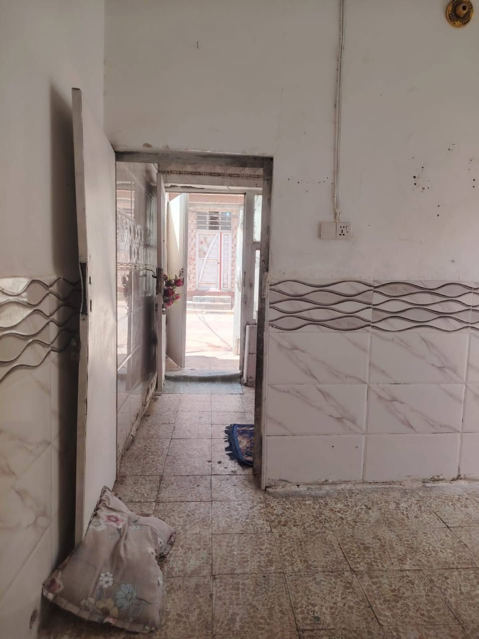 مشتمل للايجار 50م نجف حي الوفاء قريب بنزين خانه طابق واحد يتكون من غرفة وصاله ومطبخ وصحيات  نظيف كاشي وسيراميك 
الاستفسار اتواصل ***********
