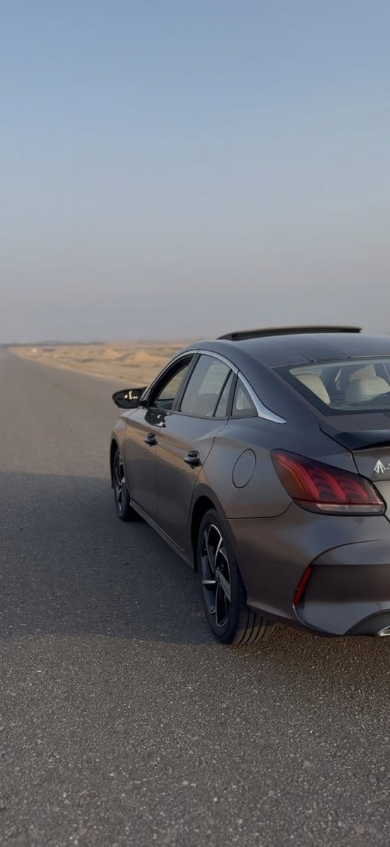 MG GT 2023 تيربو وارد خليجي الغانم فول مواصفات
تبريد و تدفئة فوول
تحكم ستيرن 
بانوراما
كار بلي + اندرويد اوتو 
مثبت سرعه
كشنات كهرباء 
مانع انزلاق 
تحكم صوتي 
كامرات 360 درجة 
حساسات من جميع الاتجاهات
نظام مراقبة ضغط الاطارات
تحذير مغادرة المسار
——————
السيارة محركها 1.5 تيربو 4 سلندر 173 حصان دفع امامي 7 سرعات اللتر الواحد يمشيك بين 12 الى 16 كيلو حسب السرعة وكثافة الاستخدام سيارة مفولة و رزنه و بدون دوانز ما تعاني من اي نقص ماشيه 60 الف فحص مؤقت
السيارة بيها حادث مصبوغة عام بسعر مناسب جداً 
مكاني البصرة 
للأستفسار على الرقم ***********
