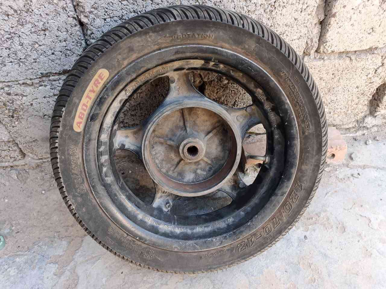 سلام عليم ويل وتاير للبيع بسعر مناسب مكان زعفرانيه ***********
