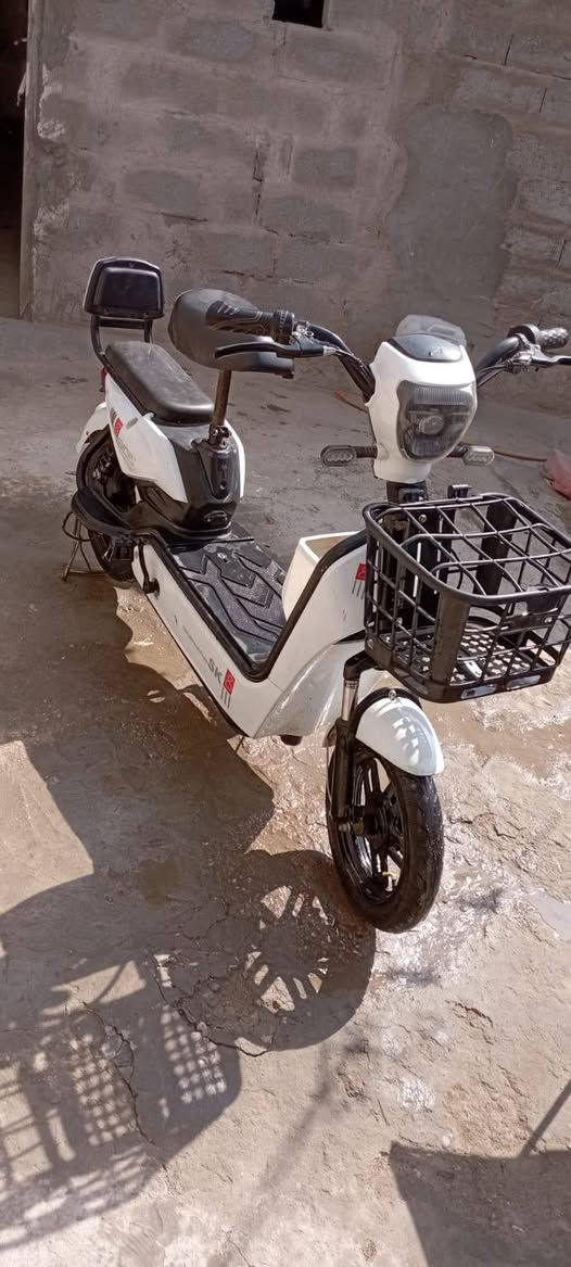 السلام عليكم دراجة استخدام قليل كلها شغالة جاهزة السعر 175 بيها مجال 
غير متواجد على النت رقمي
***********
