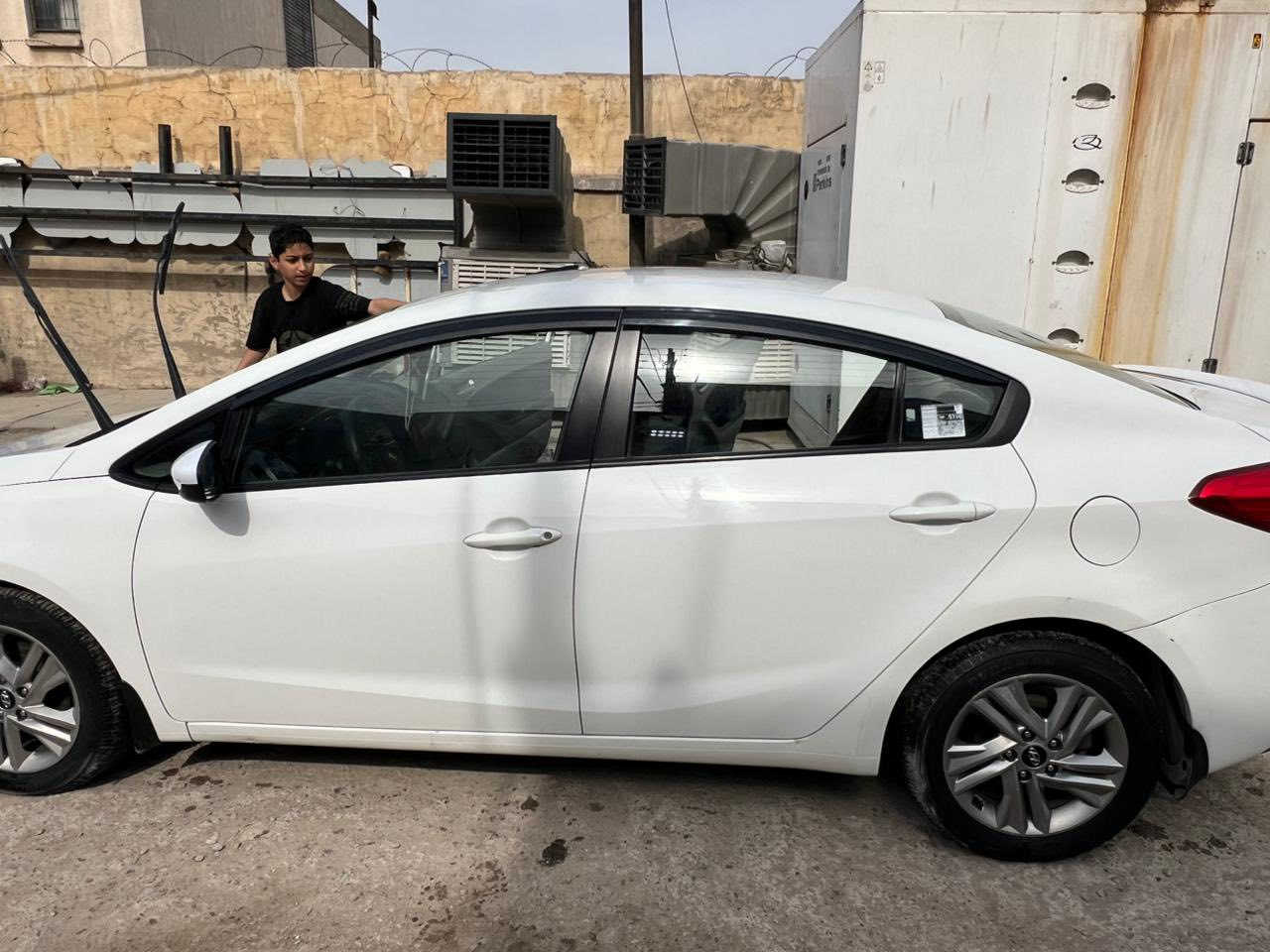 سلام عليكم سيراتو موديل 2014نص فول السياره حلووو او مناقصه منشور سونره السيار رقمه انبار مشروعه وطني تحويل وين ميعجبك بسمي السياره بيه حالوب نسبت الحالوب 30/100 مكين 16000دوق الكيس مال كير مفتوح امبدل دهن السياره حلو او مناقصه شيه مكان السياره بغداد الغزاليه للتواصل ***********السعر (102)او بيه مجال حكه الجيه
