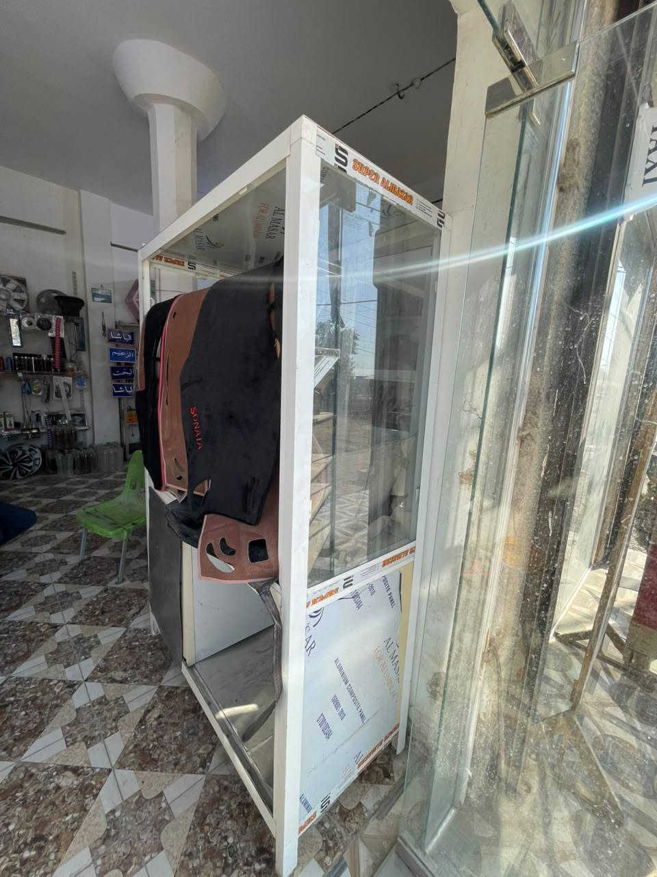 معرض كافتريا عدد 2 للبيع
سعر 150 الف 
***********
