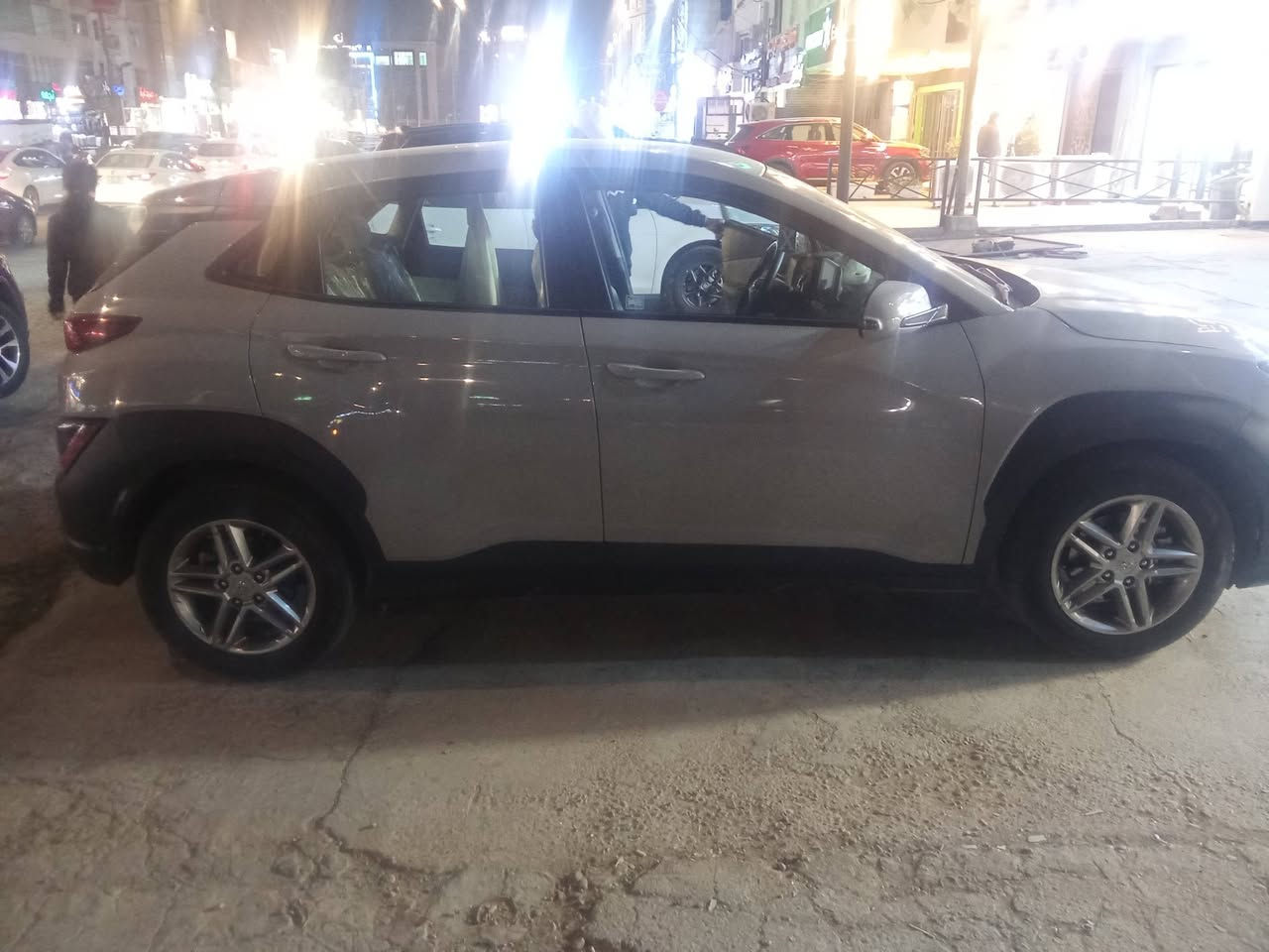 سلام عليكم كونه للبيع موديل 23 حادثها بالسونار موجود بالصور السعر 132 وبيها مجال *********** مكاني السيديه الشارع التجاري
