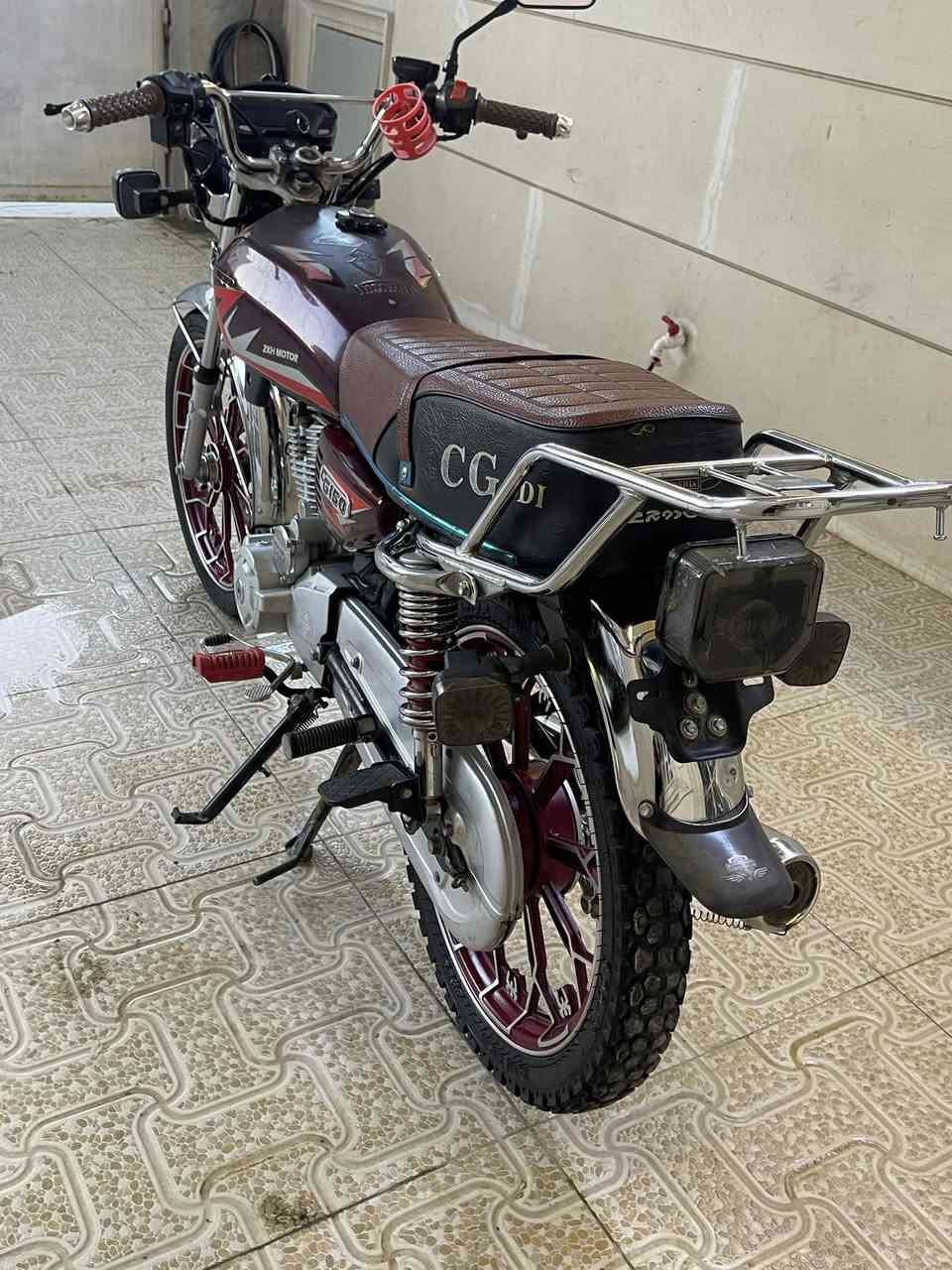 سلام عليكم للبيع موديل 24نضيفه كلشي شغال كهربايات كله شغاله محرك مفتوح الدراجه كلش نضيفه وكلشي شغال السعر 650وبيه مجال ***********
