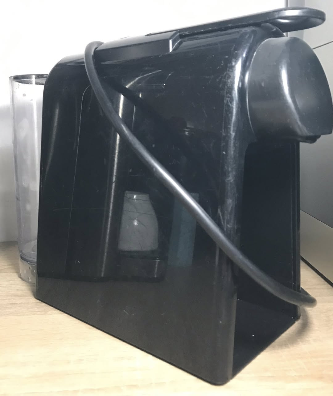 السلام عليكم.                                                     السعر20 مع التوصيل
متوفر جهاز قهوة كبسول صغير شركة نسبريسو مستخدم نضيف نقص قاعدة الفنجان وحاوية الكبسول ميأثرن على الشغل ابد


**إذا كنت صاحب هذا الإعلان وتريد حذفه لأي سبب، رجاءا أرسل رسالة إلى الدعم الفني**