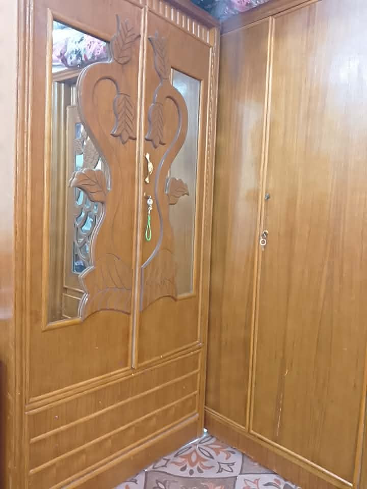 غرفه اخشاب مستخدمه للبيع 800 وبيه مجال
***********
