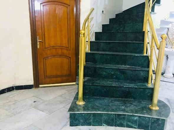 يعلن مكتب المرتضى للعقارات عن توفر
بيت للبيع ، في الاربع شوارع ، قرب مستشفى الثقلين ، موقع ممتاز
طابقين ، بناء 2017
ملاحظة / الطابق الارضي بناء طابوق والثاني فرمستون
المساحة / 250 متر
الواجهة / 12.5 متر
يحتوي الطابق الارضي على / 3 غرف وصالة واستقبال ومطبخ وكراج وحديقة وصحيات
الطابق الثاني / 4 غرف وصالة وصحيات
سعر البيت / 500 مليون

توجد لدينا عروض اخرى
للأستفسار الاتصال على الارقام التالية
قسم البيع / *********** - ***********
قسم الايجارات / ***********
نستقبل كافة العروض والاعلانات نشرها وترويجها مجانا
عنوان المكتب / الجنينة / شارع جامع الكرناوي / مقابل فتافيت سنتر
