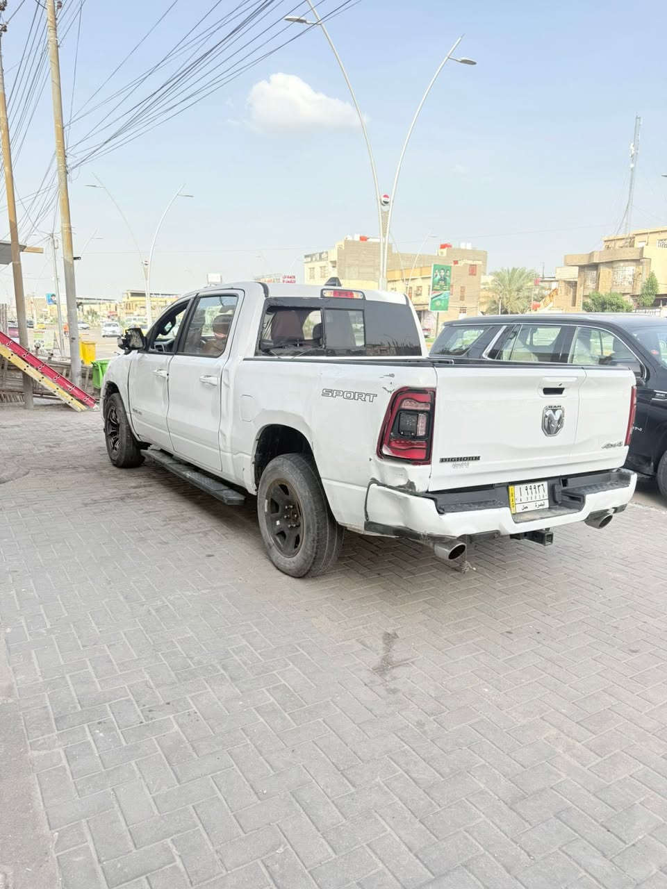 السلام عليكم دوج رام وارد امريكي موديل 2020 رقم بصره تحويل مباشر فول موصفات ماعدا الفتحه باب طويل ابيع على حادثها سابقا كفالة عامة مكينة 5700 السيارة شغالة وتمشي تبريد شغال  مكان السيارة بالبصرة السعر مناسب مامتواجد على الخاص الشراي يتصل ويدلل 
0775 557 7656
