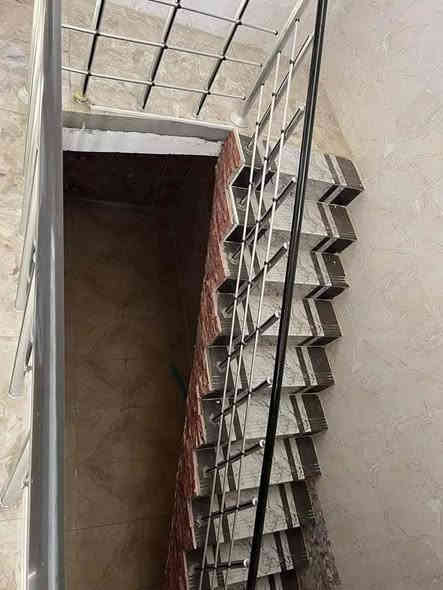 دار للأيجٓــــــــــار
فـٓــــي الكرامـــــــــة قــــريـــــب مكتـــب السيـــد يـــــاســــر اسكنــــدر
__________________
المساحــــــة //  120م
الواجهــــــــة //  8م
النــــــــــــزال //  15م
__________________
#الطابــــــــــــــق #الأرضـــــــــي 
غرفــــــــــة وصـــالــــــــــة وهـــــــــــول ومطبـــــــخ ومجمــــــــع صحيـــــــــات وطــــــارمـــــة كبيــــرة....
#الطابــــــــــــــق #الثانــــــــــــي
ثـــــــــلاث غــــــــرف وگلــــــــدور ومجمـــــــــع صحيــــــــــات....
___________
    💲 الاستفســــــار ع السعـــــر ع الاتصــــــال💲
___________
#مكتـــــب
               🏘️ الخــــارطــــة العقـــــاريــــة 🏘️
#الكائـــــــــن
   فـــي ⇩ حـــي_الطيــــاره_شـــارع_25_الـــرئيســـي_قـــرب
_المــــدرس_حسيـــن_طيــــاره
*********** علي الزبيدي 📲

_____________________________________________
