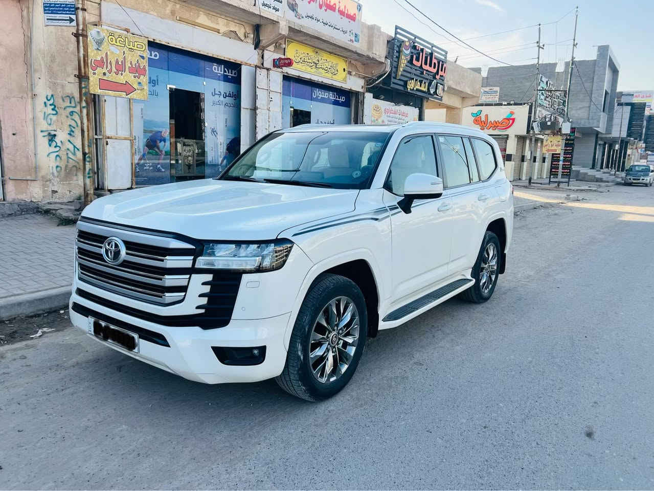 السلام عليكم 
لاندكروزر 2022 GXR 
رقم سليمانيه 
شركه ساز ام الضمان 
تنفس طبيعي 
ماشيه 63 الف 
مكفوله كفاله عامه 
مواصفاتها 
كرسي كهربائي 
تحكمات ستيرن 
حساسات اماميه وخلفيه 
مثبت سرعه 
كشنات تدفئه وتبريد 
تشغيل عن بعد
السياره فول مواصفات 
مكان السيارة صلاح الدين
للاستفسار اكثر /***********/*********** تكريت, عكار
