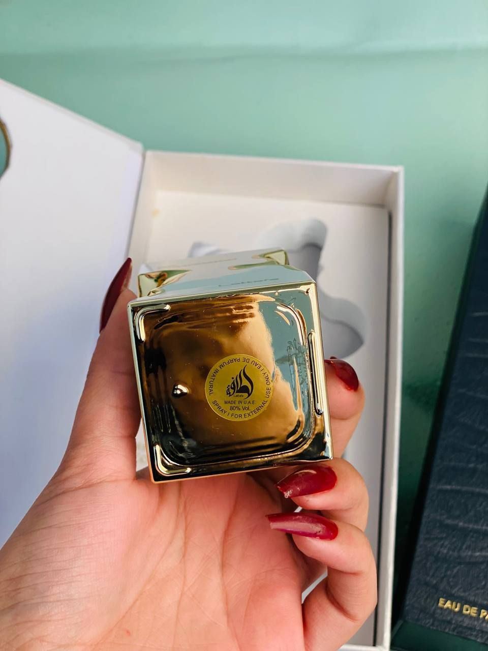 عطر HER Confession✨🖤
للرجال والنساء من لطافة 

Lattafa Her Confession EDP For Women100 ml🤍🤍🔥 #بديل عطر بلونش بت لي ليكيد ايماجينير 100مل او دو برفيوم

عطر "هير كونفيشن" من لطافة هو عطر ساحر للجنسين، يوازن ببراعةلأي مناسبة.
✅الروائح العليا: القرفة والغموض
✅الروائح الوسطى: الياسمين، مسك الروم، البخور والماهونيال
✅الروائح الأساسية: حبوب التونكا، المسك والفانيليا
المنشأ الإمارات الأصلي 🇦🇪


**إذا كنت صاحب هذا الإعلان وتريد حذفه لأي سبب، رجاءا أرسل رسالة إلى الدعم الفني**