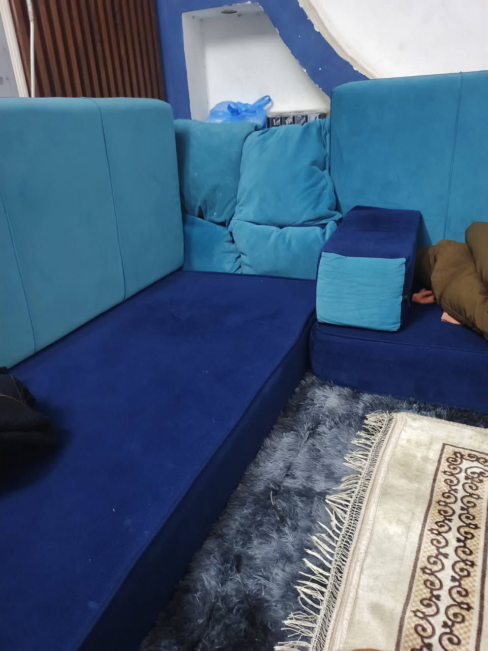 للبيع 
ديوان سبع قطع كل قطعه متر وثمانين وجهين ازرق.. سمائي.. العنوان الكماليه 
اخو الجديد..


**إذا كنت صاحب هذا الإعلان وتريد حذفه لأي سبب، رجاءا أرسل رسالة إلى الدعم الفني**