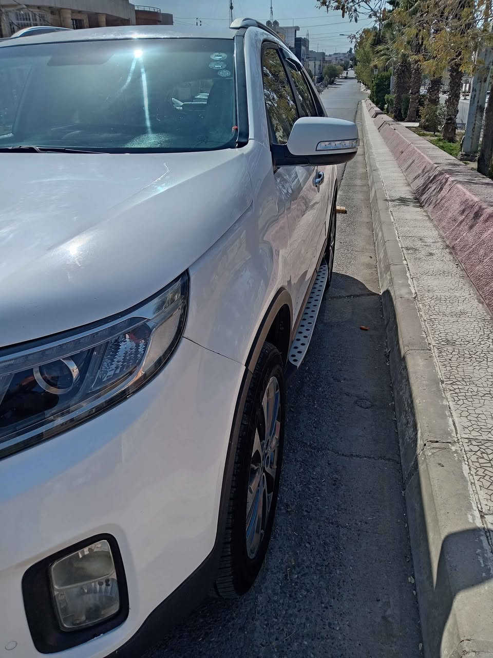 السلام عليكم للبيع كيا سورنتو موديل ٢٠١٥ ابيض للون فول مواصفات ماعدا سلايد شرط محرك ٤ كير بدون عيب تبريد مركزي صدر أمامي وخلفي بدون عيب ٧ راكب السياره مكلوبه ورقه الفحص موجود شرط تحويل طالب عليه ١٣٣ ورقه وبي مجال رقم موبايل *********** او *********** مكان السيارة كركوك كركوك, العراق
