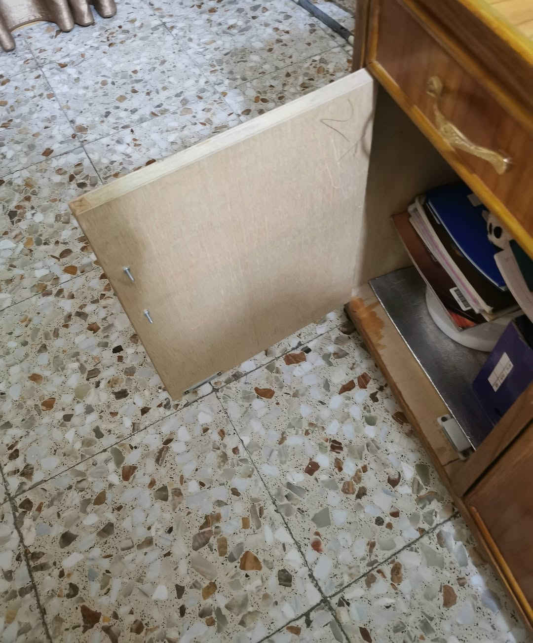 ميز تواليت جديد للبيع سعره 90 وبي مجال بسيط مكاني البياع


**إذا كنت صاحب هذا الإعلان وتريد حذفه لأي سبب، رجاءا أرسل رسالة إلى الدعم الفني**