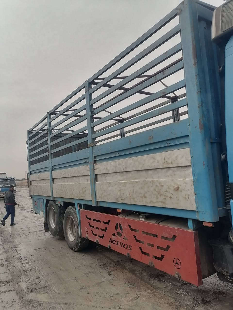 سلام عليكم للبيع بدي حمداني بدي نضيف مكاني ديوانيه ***********
