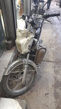 هالي للبيع على فحص بطاريات بحالة جيدة السعر ١٧٥ المكان الكاظمية ٠٧٧٧٥٠...